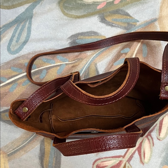 Portland Leather Rich Brown Crossbody Bag - Picture 3 of 4